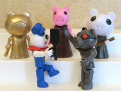 Lot of 5 Roblox Piggy Series 1 Mini Figures, Robby, Clowny, Gold Chase, Memory