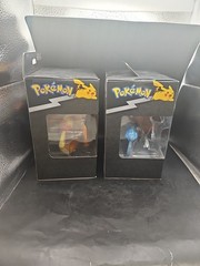 Pokemon Select Charizard And Mega Charizard X Figurine