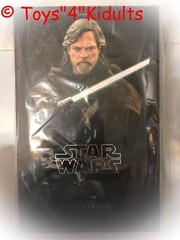 Hot Toys MMS 458 Star Wars The Last Jedi Luke Skywalker Mark Hamill (Deluxe Ver)