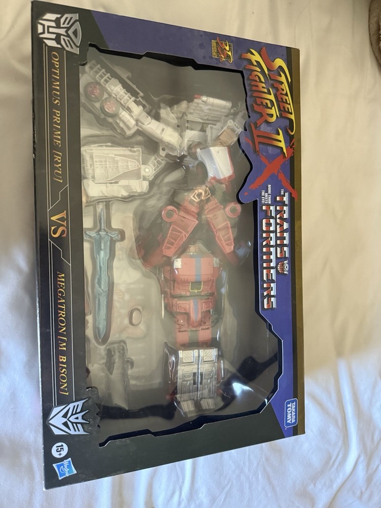Transformers Street Fighter II x Optimus Prime Ryu vs Megatron M. Bison
