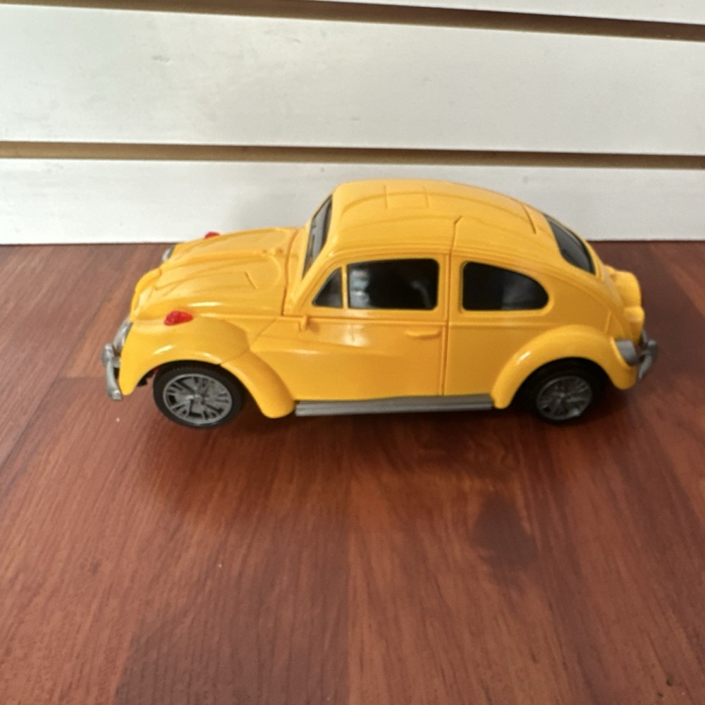 Variety Racing Yellow Transforming Car Action Figure FWJ338-5A Light & Sound
