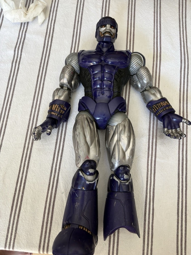 Marvel Legends Masterworks Sentinel 2010 missing Foot electronics work