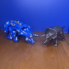 Express Armored Saurus Triceratops DX Deluxe Sound Dinosaur Transforming Robot