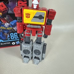 Hasbro Transformers Studio Series 86/25 Autobot Blaster & Eject