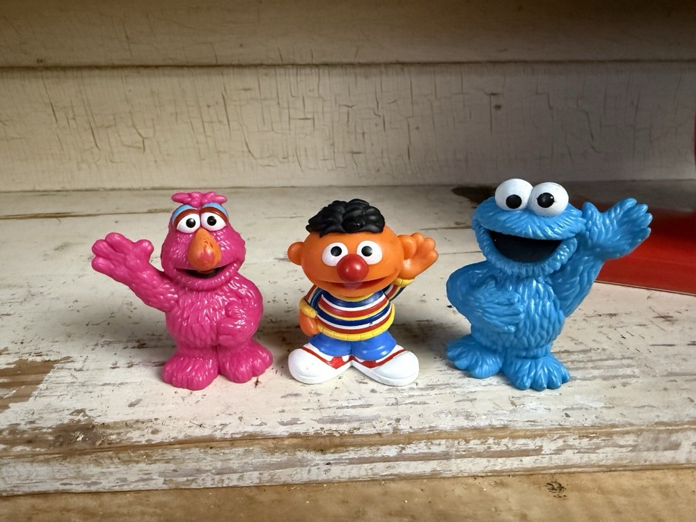 HASBRO SESAME STREET 2000 PLASTIC FIGURES LOT Of 3 Cookie Monster Ernie Waving