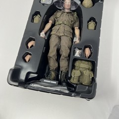 Hot Toys MMS141 Platoon 1/6 Scale Sergeant Bob Barnes Tom Berenger Figure Open