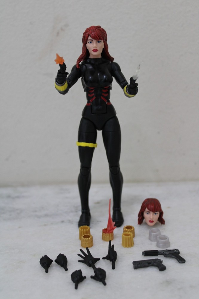 MARVEL LEGENDS 2026 AVENGERS CROSSING BLACK WIDOW FIGURE EXTRA WEAPONS GAUNTLETS