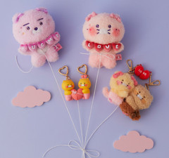 KAKAO Friends RYAN Valentine HUG ME Plush Doll on Magnetic Standing Base 10*14cm