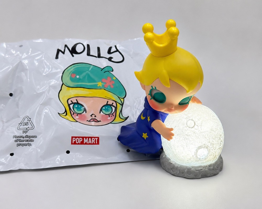 POP MART Baby Molly My Huggable Discovery Hug The Universe Light Up Figure