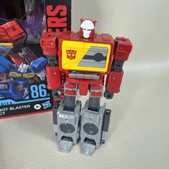 Hasbro Transformers Studio Series 86/25 Autobot Blaster & Eject