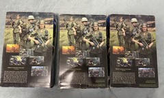 Sideshow Toys Platoon 1/6 Scale Set Of Three Sheen Out Of Plastic. Box Wear.