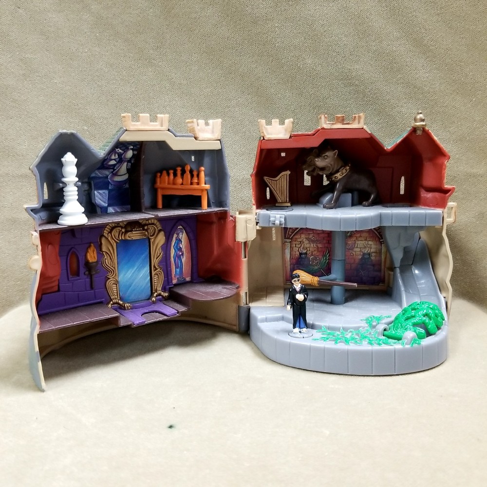 2001 Mattel World Of Hogwarts Harry Potter Forbidden Corridor Playset + Accs.