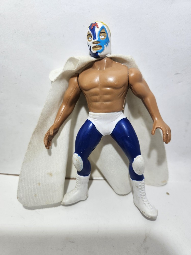 MIL MASCARAS Rare 90’s Mexican Lucha Libre Wrestling Hard plastic 6″ ( with cape