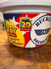 toy story signature collection bucket o soldiers 71/72 Soldiers