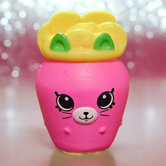 Shopkins Happy Places Season 2 Kitty Kitchen Welcome Pack Cookie Jar Blind Bag