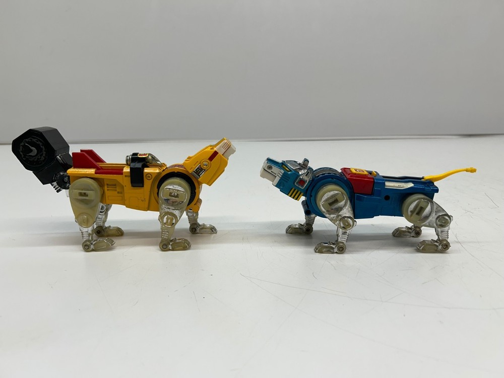 2 Vtg 1981 Y&K Japan Voltron Lions Yellow Blue Lion Diecast Toy GB-36 AsIs Parts