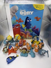 Lot Of 21 Finding dory Pvc Lot & Playmat & Book Nemo Disney Store Busy Book