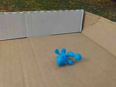 RARE OFFICIAL 1983 PEYO BLUE SMURF WITH SOCCER BALL MINI MICRO FIGURE TOY
