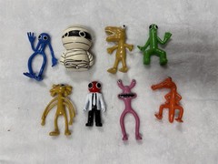 LOT OF 8 RAINBOW FRIENDS FIGURES ROBLOX 8 DIFFERENT CHARACTERS
