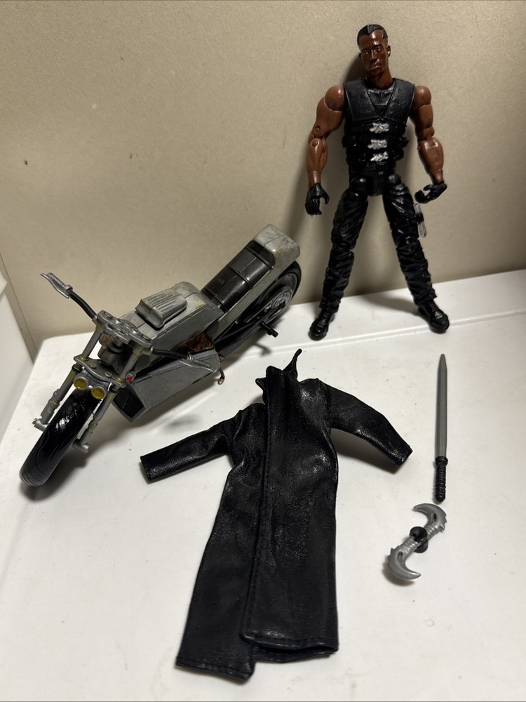 MARVEL LEGENDS ToyBiz BLADE Action Figure! Wesley Snipes RARE! With Motorcycle