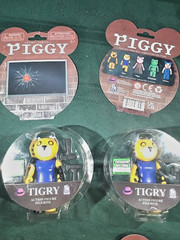 LOT OF 4 ROBLOX PIGGY SERIES 1 CLOWNY, DINOPIGGY, 2 TIGRY In boxes