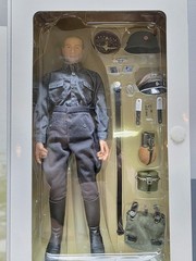 DRAGON WW2 Nico Hahn Polizei Div. Platoon Leader GREECE 1944 1:6 SCALE 2006