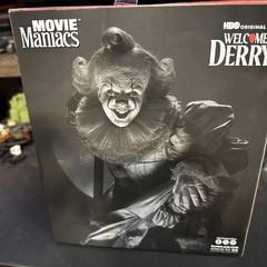 McFarlane Movie Maniacs 2026 IT Welcome To Derry Pennywise (Black & White)