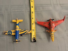 Disney Pixar Planes Diecast Gunnar Nordic 12 & Ishani Indian Racer #6