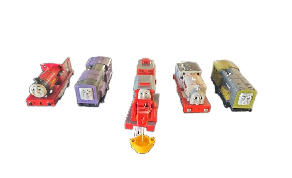 Thomas & Friends – Lot of 5 Trains – Thomas the Train- Mattel 2009 – Do Not Work