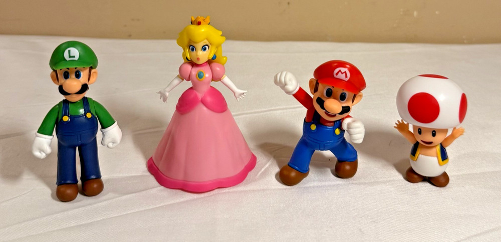World of Nintendo 3″ Figure – Super Mario – Luigi, Peach, Toad, Mario – Jakks