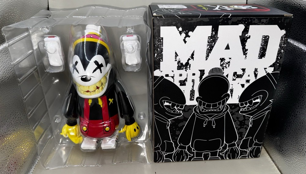 Vinyl Figure Mad Spray Can Mutants Graffiti Martian Toy 3 In box 8″ Figure