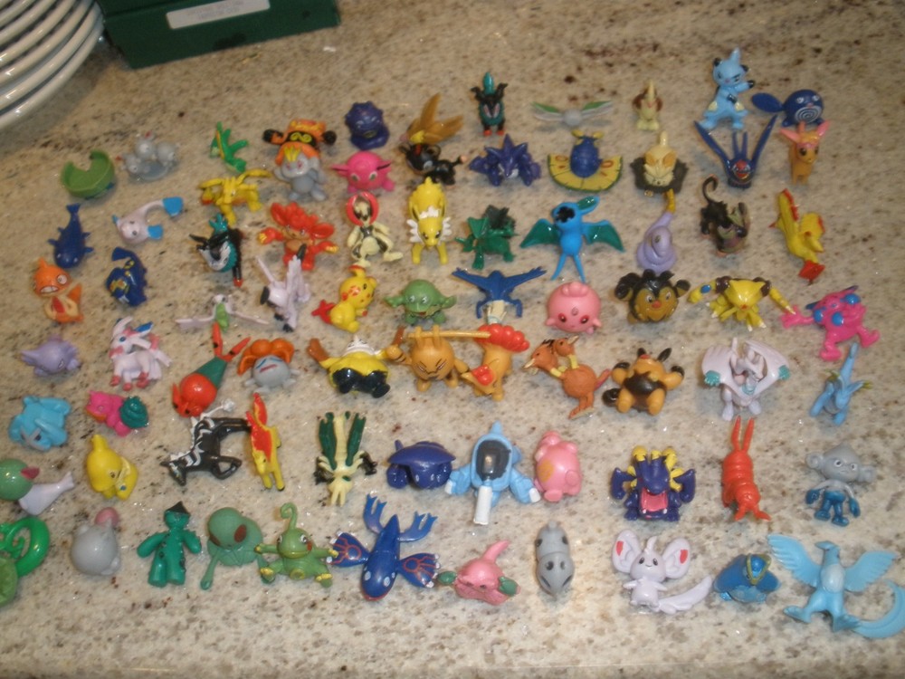 HUGE LOT OF 70+ MINI POKEMON FIGURES 1″ (SU45)