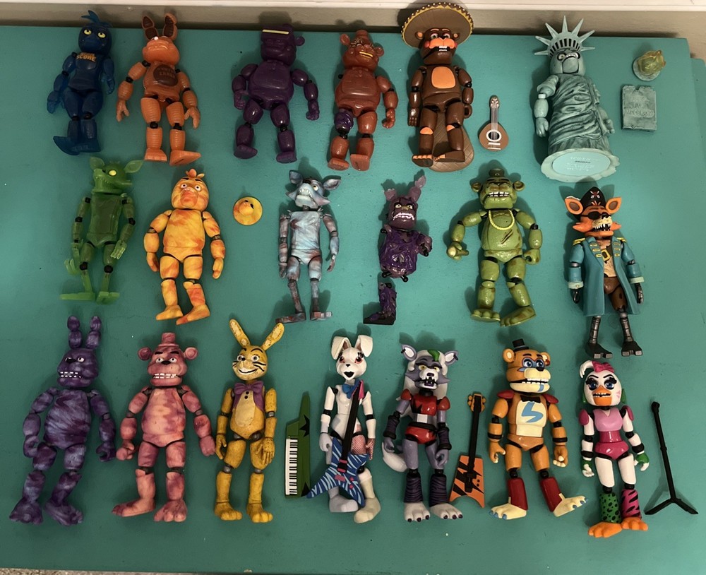 Funko Five Nights at Freddy’s Action Figure Lot Of 18