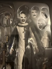 NECA DAMIEN LEONE’S TERRIFIER ULTIMATE ART THE CLOWN ACTION FIGURE