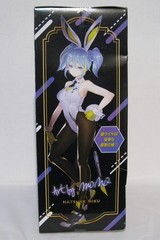 New FuRyu BiCute Bunnies Hatsune Miku: Street Ver. 11.8″ Figure Distressed Box