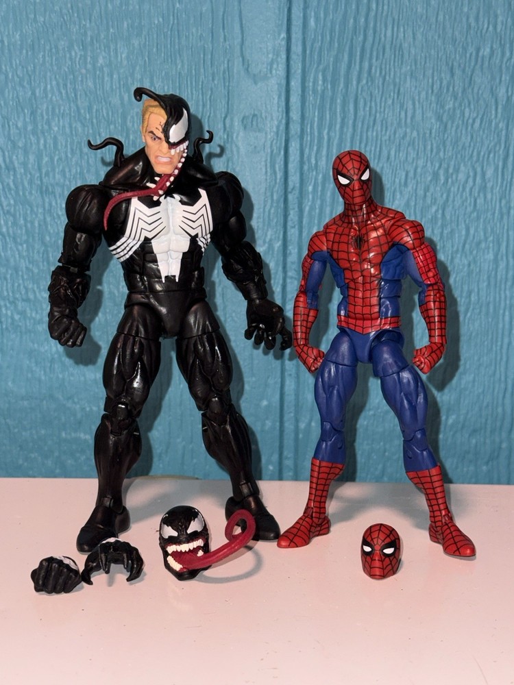 Marvel Legends Retro Spider-Man & Venom Amazon Exclusive 3 Pack