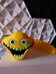 Hungry Worm – glow in the dark
