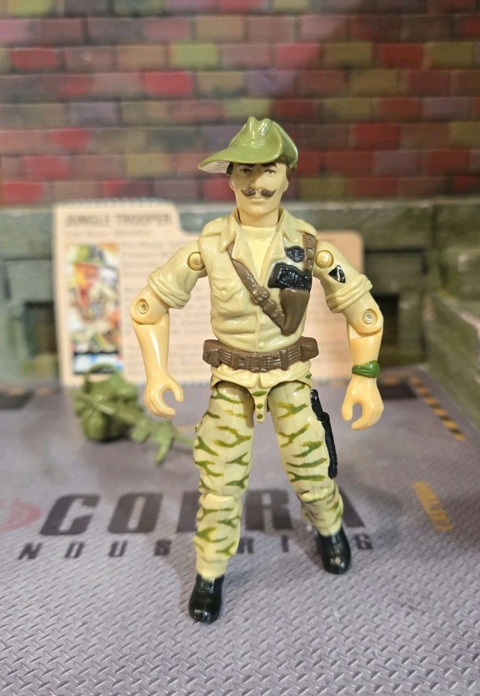 GI JOE ~ 1984 RECONDO THIN GREEN STRIPES VERSION ~HARD TO FIND 100% comp & CARD