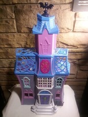 Disney Jr. Vampirina Scare B&B Doll Mansion Castle Play House Only. 27x15x11