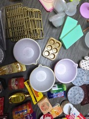 Miniverse Make It Mini & Real Brands Foods 160 Pieces ~ Sweets, Tables, Bowls