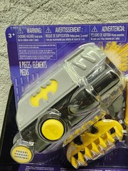 Batman DC Comics Ultimate Gauntlet Launcher w Lights And Sound 6 foam Darts