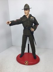 1/6 USMC MARINE GUNNERY SERGEANT R LEE ERMEY IN FULL DRESS GREENS SWORD & STAND