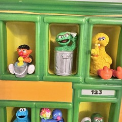 Vintage 1986 Applause Sesame Street PVC Figure Display With 21 Figures. Rare.