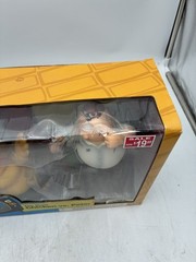 Mezco Family Guy the Giant Chicken vs Peter Figure Set Sealed. Box is damaged.