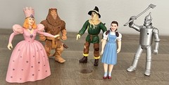 1998 Wizard of Oz Lot 5 Figures Missing Accessories Dorothy Lion Scarecrow
