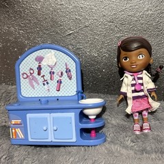 Disney Jr Just Play Talking Vet Desk 6″ Doc McStuffins Doll Toy Figure Lot
