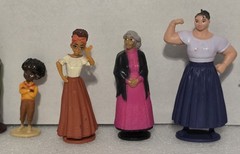 Authentic Disney Store Encanto Madrigal Figurine Toy Set 7 Figures Mirabel Bruno