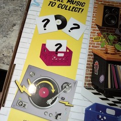 -Mga Miniverse Real Music Record Shop With Exclusive Fender-In Hand