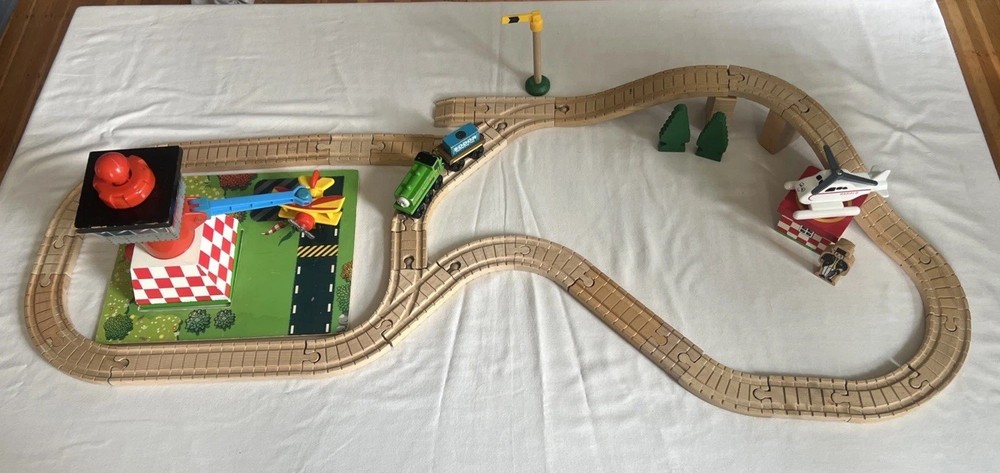 Thomas Friends Wooden Railway SODOR AIRFIELD SET w/CLICKETY TRACK Complete READ
