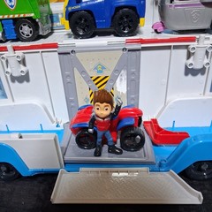 Paw Patrol Paw Patroller Semi-Truck Everything that is pictured is included
